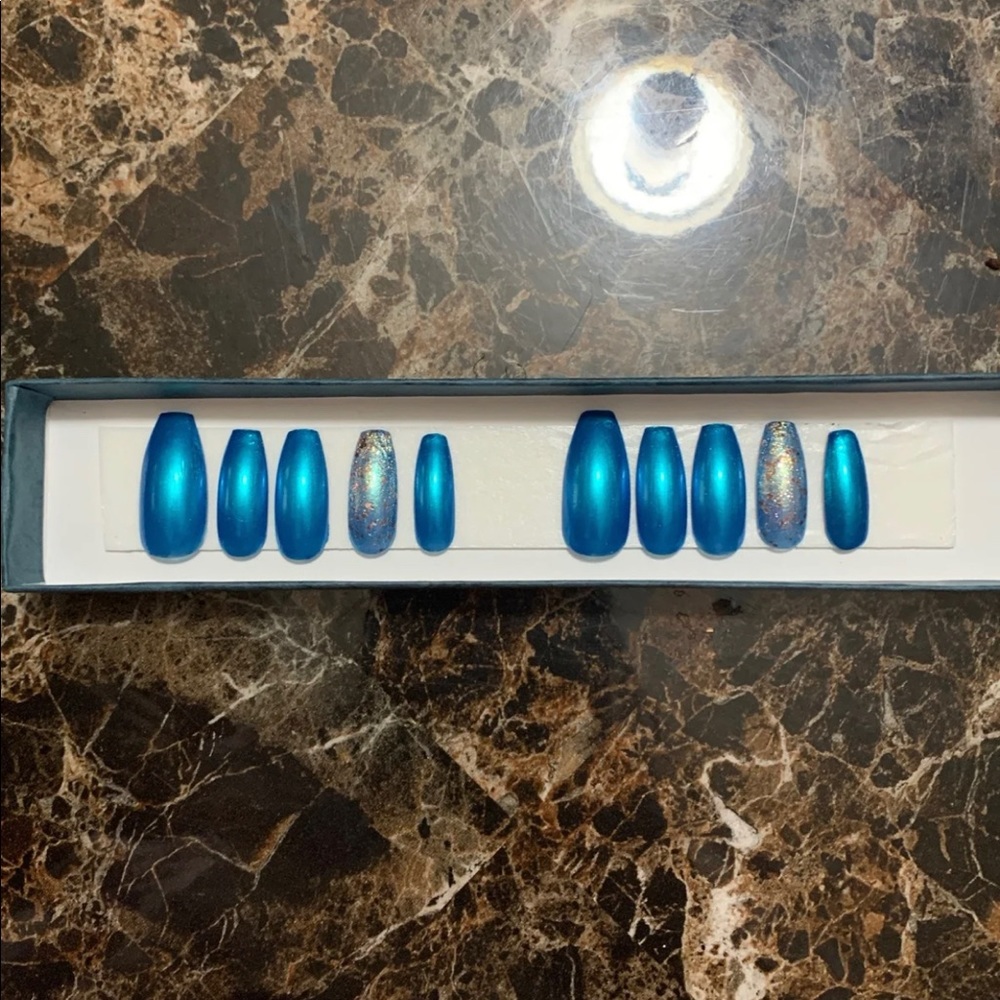 Press on nails